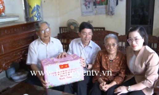 PBT Thường trực Tỉnh ủy thăm, tặng quà gia đình chính sách tại Khoái Châu, TP Hưng Yên