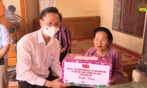 Bí thư Tỉnh ủy thăm, tặng quà dịp 27/7