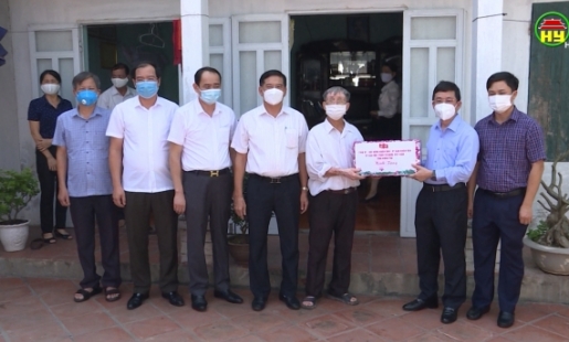 Đồng chí Phó Bí thư Thường trực Tỉnh ủy thăm, tặng quà dịp 27/7
