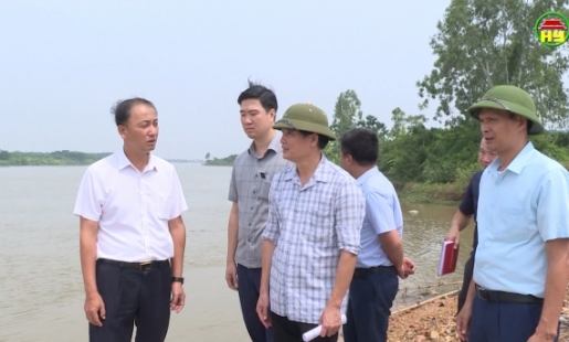 Phó Chủ tịch UBND tỉnh kiểm tra công tác phòng chống bão số 1.