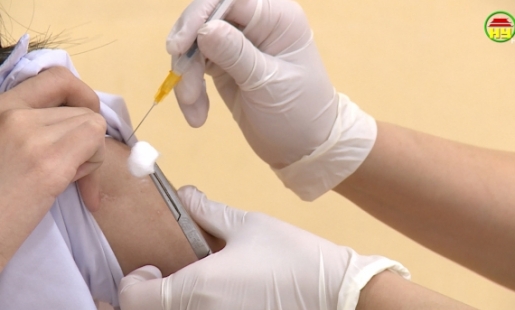 Tiêm vắc xin phòng Covid-19 mũi nhắc lại để được bảo vệ liên tục