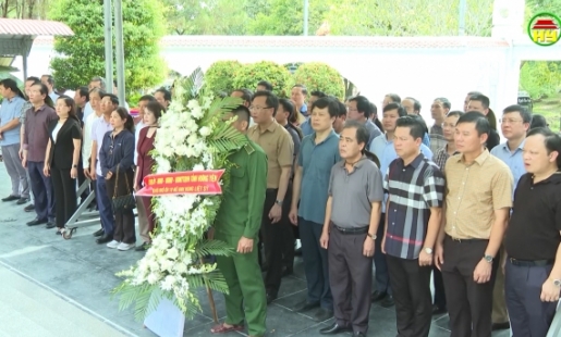 Đoàn công tác tỉnh Hưng Yên dâng hoa tại Khu di tích lịch sử Quốc gia đặc biệt Ngã ba Đồng Lộc