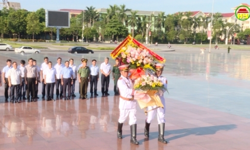 Đoàn đại biểu lãnh đạo tỉnh dâng hương, dâng hoa kỷ niệm 76 năm Ngày Thương binh - Liệt sĩ 
