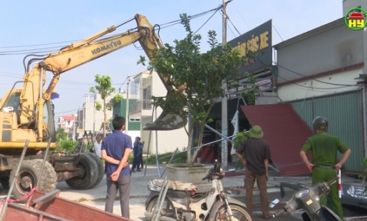 Xã Đình Dù giải tỏa vi phạm hành lang an toàn giao thông