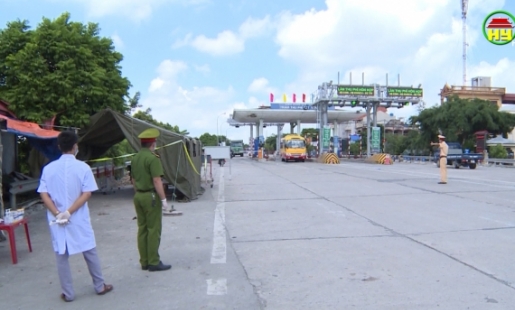 Nhiều xe liên tỉnh được kiểm soát dịch Covid-19 tại các chốt