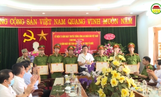 Thị xã Mỹ Hào: Thưởng nóng chuyên án bắt giữ vụ vận chuyển 64.000 bao thuốc lá điếu