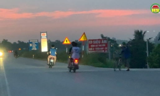 Tình trạng đua xe, tụ tập đông người giữa mùa dịch trên đường 378
