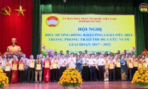 Hội nghị biểu dương đồng bào Công giáo tiêu biểu trong phong trào thi đua yêu nước giai đoạn 2017-2022