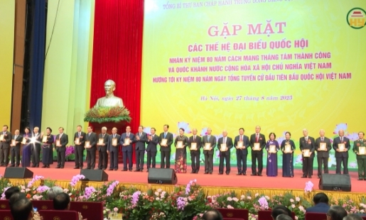 Tổng Bí thư Tô Lâm gặp mặt các thế hệ đại biểu Quốc hội