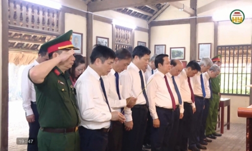 Dâng hương nhân kỷ niệm 81 năm Ngày Quốc khánh 2/9