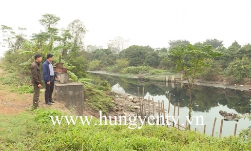 Nước sông ô nhiễm - khó khăn lấy nước đổ ải vụ Xuân 2020