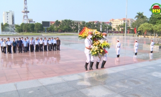 Lễ dâng hương, dâng hoa nhân kỷ niệm 75 năm Cách mạng tháng Tám và Quốc khánh 2/9
