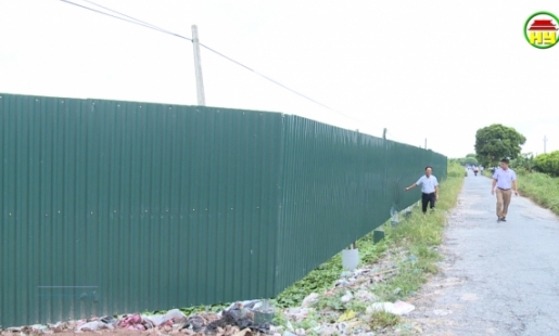 Người dân Yên Hòa lập hàng rào chắn chống đổ rác trộm