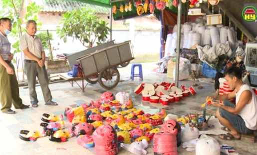 Nhộn nhịp làng nghề đồ chơi Trung thu truyền thống làng ông Hảo, xã Liêu Xá