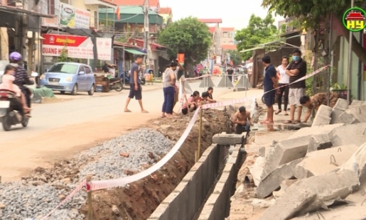Thi công đường, rãnh thoát nước gây hư hỏng đường ống cấp nước sạch ở Văn Giang