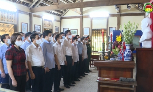 Tỉnh ủy, HĐND, UBND, UBMTTQ tỉnh tổ chức dâng hương nhân kỷ niệm 76 năm Cách mạng tháng 8 và Quốc Khánh 2/9