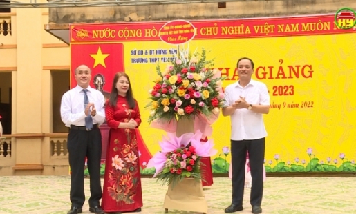 Chủ tịch UBND tỉnh dự khai giảng tại trường THPT Yên Mỹ