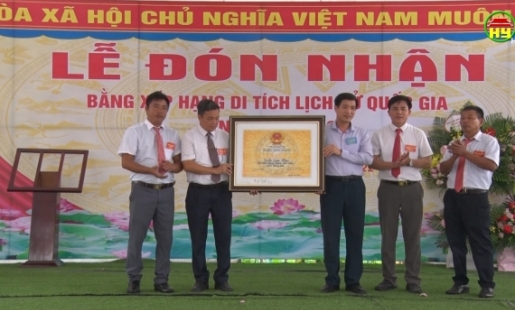 Đón bằng công nhận di tích quốc gia đình Sầm Khúc