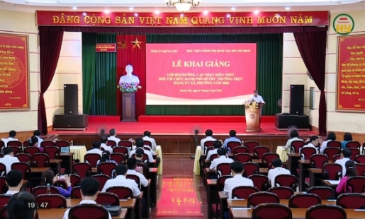 Cập nhật kiến thức cho cán bộ cấp xã 