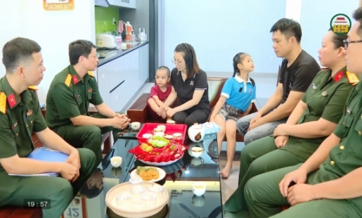 Động viên hỗ trợ gia đình Trung tá dũng cảm cứu người