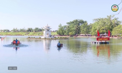 Hồ Bán Nguyệt – điểm hẹn văn hóa dịp Quốc khánh