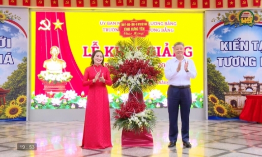 Khai giảng năm học mới ở Hưng Yên