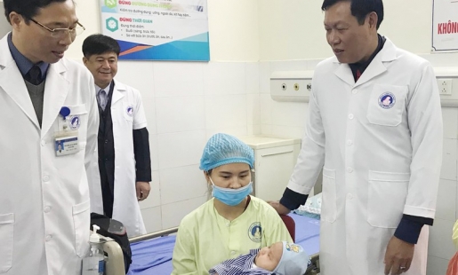 Thứ trưởng Bộ Y tế  Đỗ Xuân Tuyên kiểm tra công tác trực tết tại các bệnh viện ở Hưng Yên