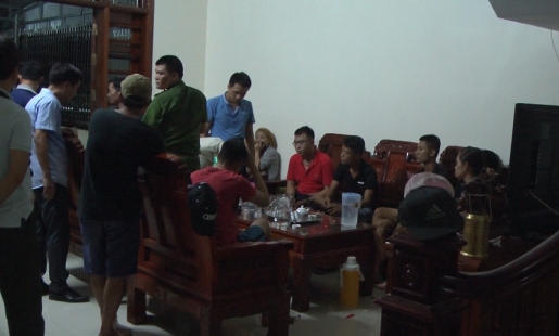 Hưng Yên: Đột kích ‘lô cốt’ cờ bạc, 3 chiến sĩ công an bị thương