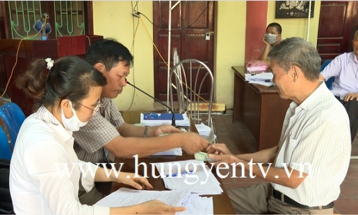 Các địa phương thực hiện chi trả tiền hỗ trợ cho người dân bị ảnh hưởng do dịch Covid- 19