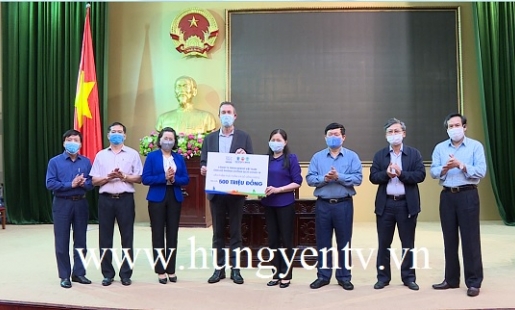 Tiếp nhận quà tặng từ Nestlé Việt Nam hỗ trợ phòng, chống dịch Covid - 19