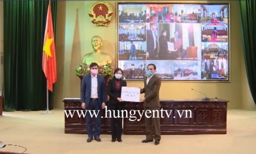 Nhiều đơn vị, tổ chức, cá nhân góp gạo ủng hộ người nghèo, hộ thuộc vùng cách ly phòng, chống Covid - 19