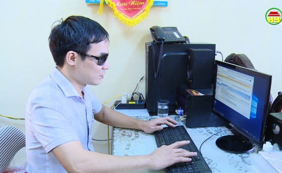 Người mù tỉnh Hưng yên ứng dụng công nghệ thông tin vào học tập và làm việc