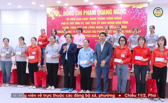 Chủ tịch UBND tỉnh thăm, tặng qu&agrave; Tết