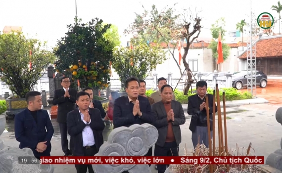 D&acirc;ng hương tưởng niệm b&agrave; Ho&agrave;ng Thị Loan