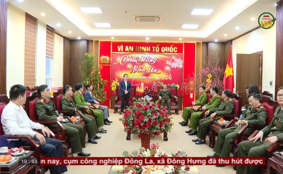 Thăm, động vi&ecirc;n một số đơn vị trực Tết