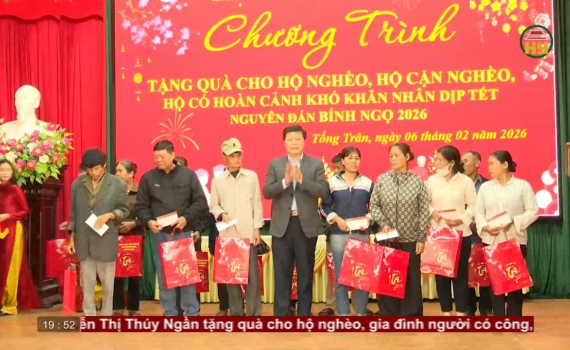 Thăm, tặng qu&agrave; nh&acirc;n dịp Tết Nguy&ecirc;n đ&aacute;n