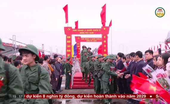 Lễ giao nhận qu&acirc;n diễn ra trang trọng, an to&agrave;n