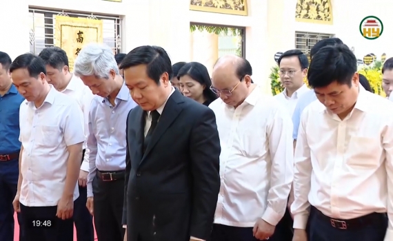 D&acirc;ng hương k&iacute;nh viếng Trưởng l&atilde;o Ho&agrave; thượng Th&iacute;ch Thanh Dục