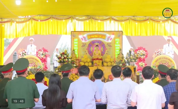 D&acirc;ng hương tưởng niệm c&aacute;c anh h&ugrave;ng liệt sĩ 