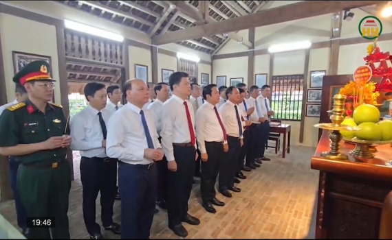  D&acirc;ng hương tưởng niệm Chủ tịch Hồ Ch&iacute; Minh 