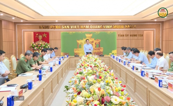 Đo&agrave;n c&ocirc;ng t&aacute;c của Bộ Ch&iacute;nh trị, Ban B&iacute; thư l&agrave;m việc tại Hưng Y&ecirc;n