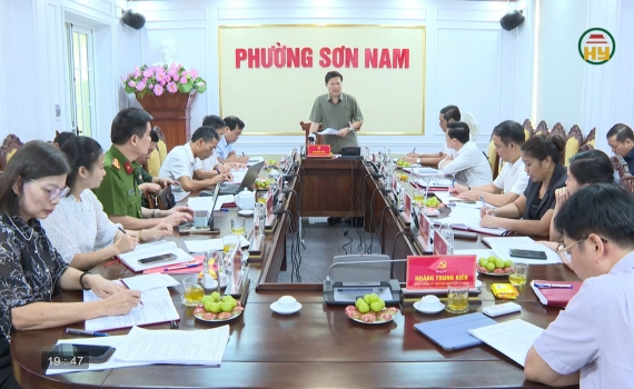 Đồng ch&iacute; Ph&oacute; B&iacute; thư Thường trực Tỉnh ủy l&agrave;m việc tại phường Sơn Nam