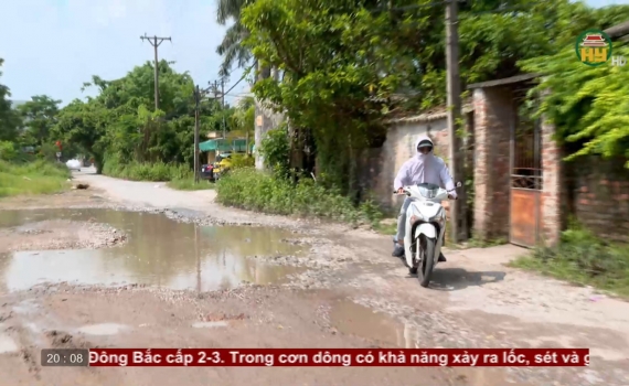 Khổ vì đường xuống cấp