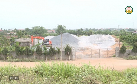 Tập kết vật liệu tr&ecirc;n đất n&ocirc;ng nghiệp