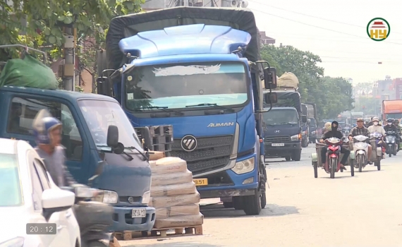 Vi phạm h&agrave;nh lang tr&ecirc;n Quốc lộ 5 đoạn qua phường Đường H&agrave;o