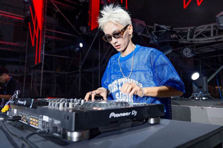 A person playing music on a mixer

AI-generated content may be incorrect.